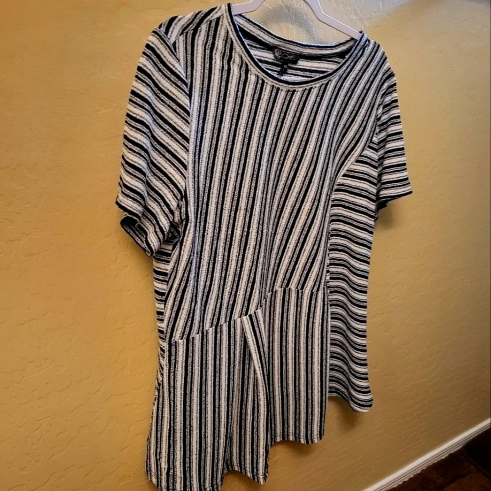 DG2 black and white asymmetrical stripped blouse XL NWT - Picture 4 of 10